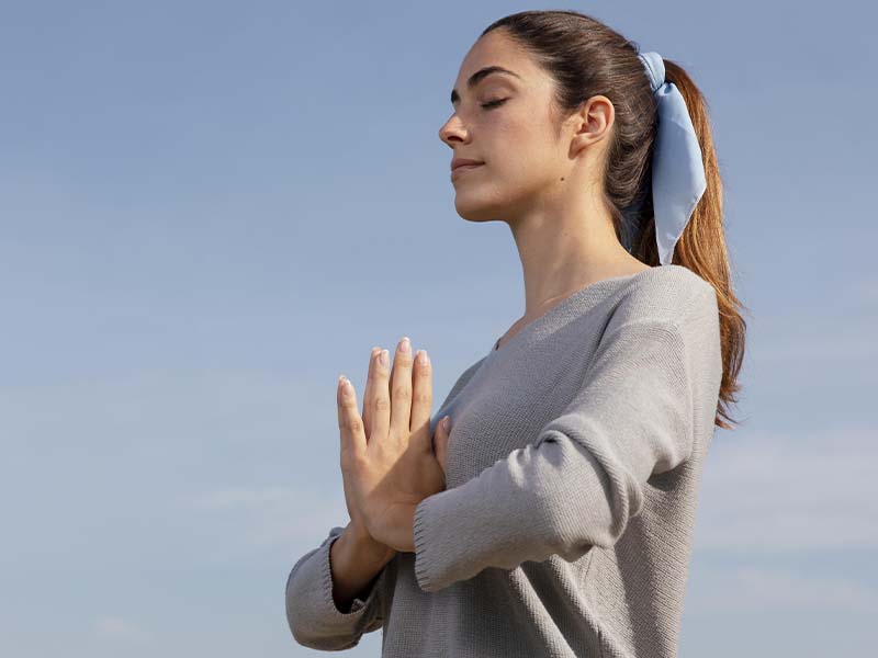 saap-800_0001_side-view-woman-meditating-nature